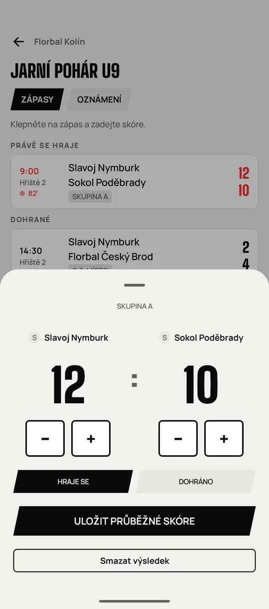 Zadávání skóre v mobilní aplikaci s velkými tlačítky plus a minus
